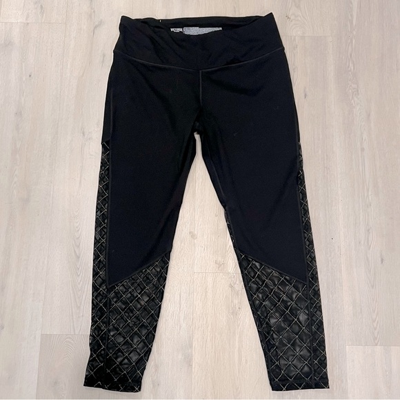 Victoria’s Sport Knockout Leggings XL Black with gold/black mesh diamond panels - Picture 2 of 10